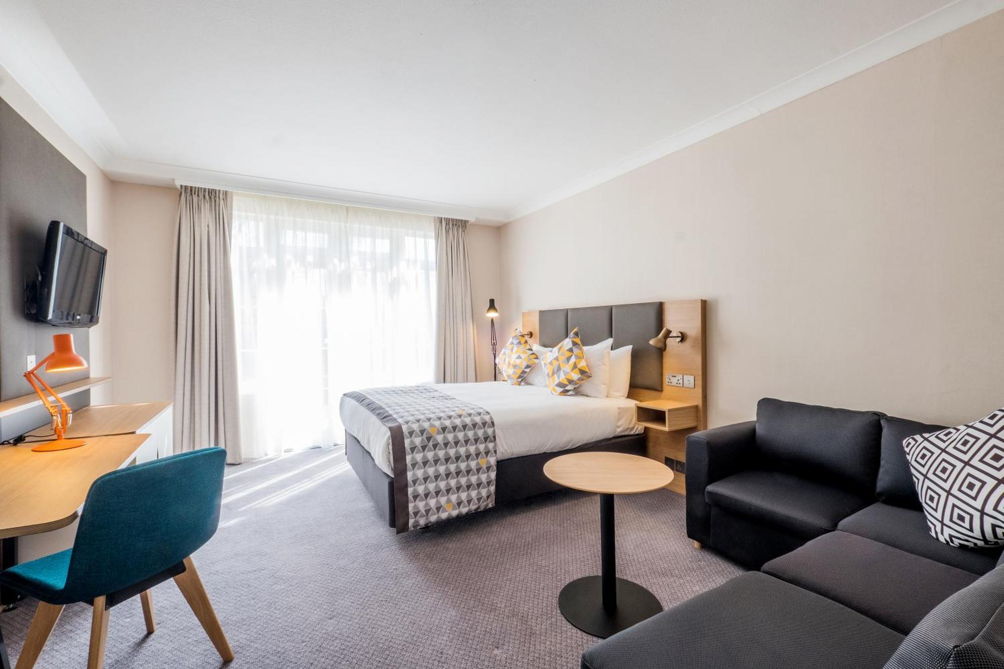 Holiday Inn Farnborough By Ihg Dış mekan fotoğraf